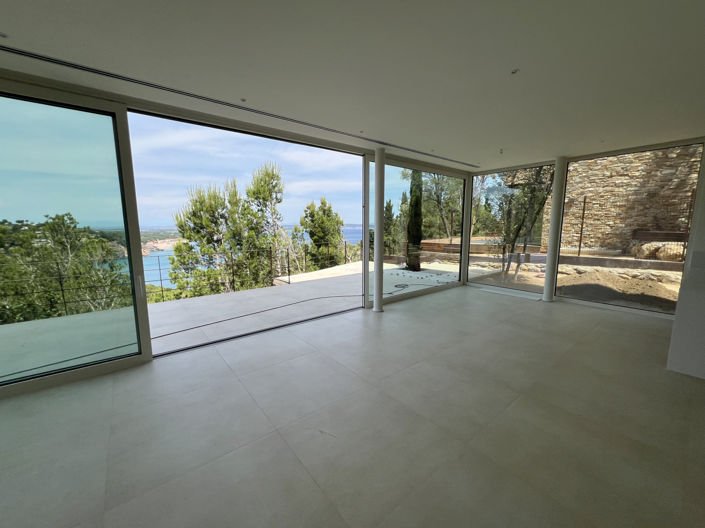 Image No.28-4 Bed Property for sale