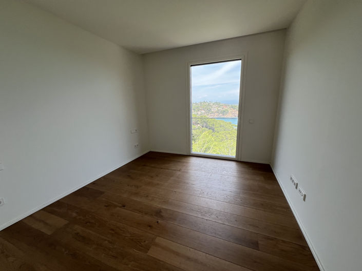 Image No.29-4 Bed Property for sale