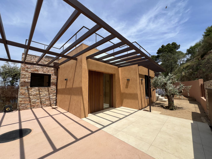 Image No.4-4 Bed Property for sale