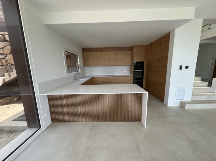 Image No.10-4 Bed Property for sale