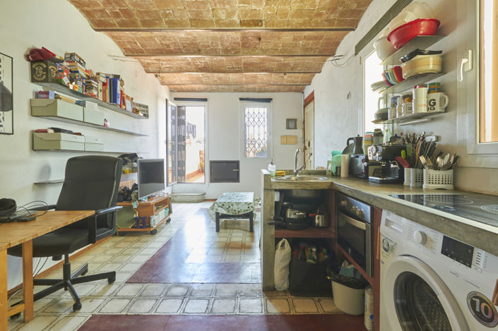 Image No.12-1 Bed Property for sale