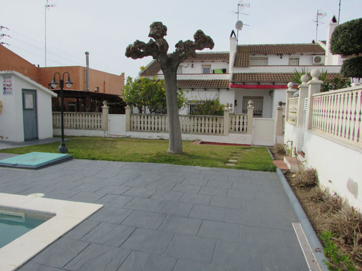 Image No.28-3 Bed Property for sale