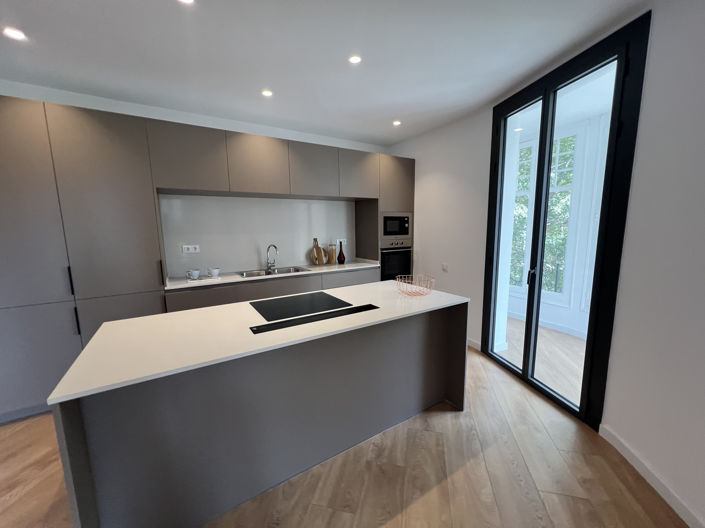 Image No.19-3 Bed Property for sale