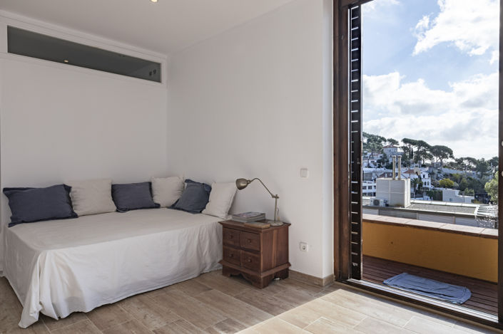 Image No.20-3 Bed Property for sale