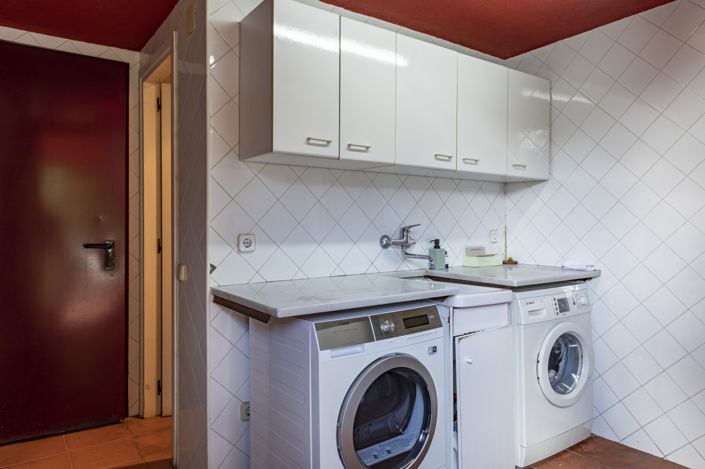 Image No.37-3 Bed Property for sale