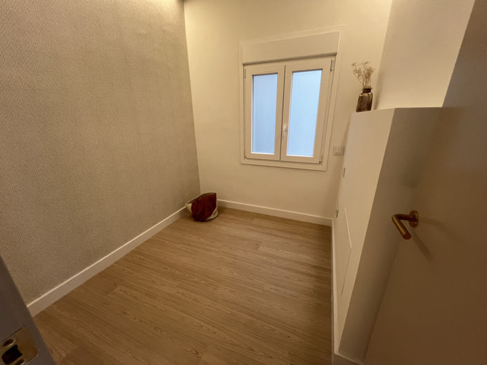 Image No.17-2 Bed Property for sale