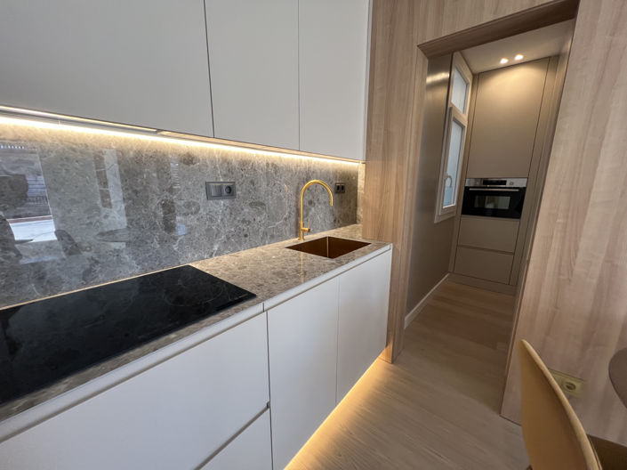 Image No.21-2 Bed Property for sale