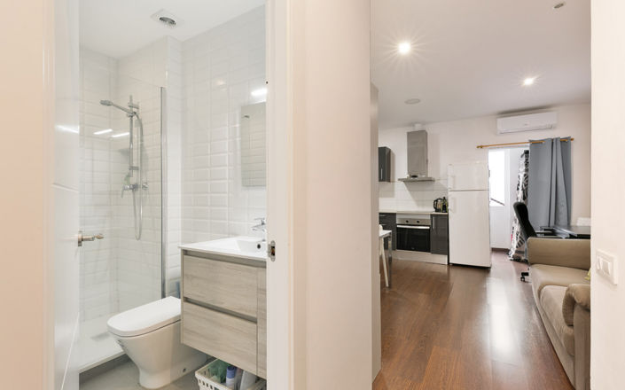 Image No.10-2 Bed Property for sale