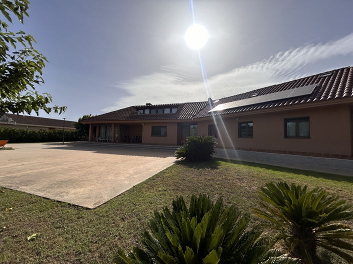 Image No.22-4 Bed Property for sale