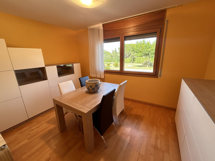 Image No.50-4 Bed Property for sale