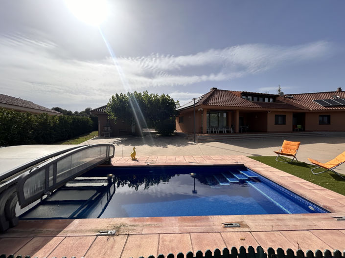 Image No.10-4 Bed Property for sale