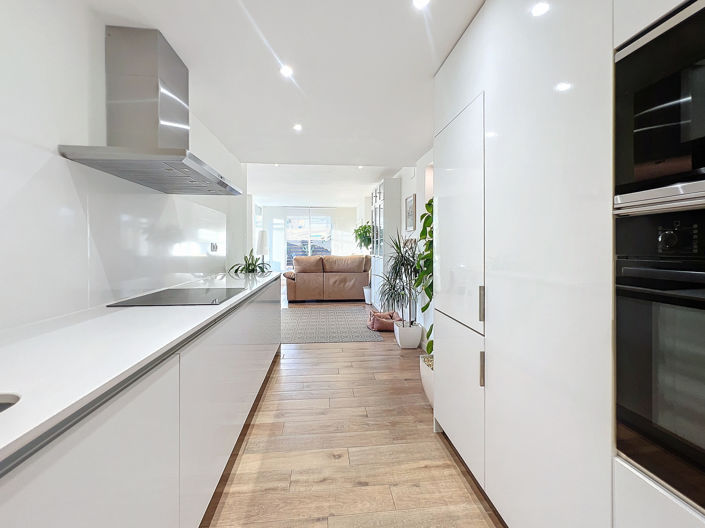 Image No.12-4 Bed Property for sale