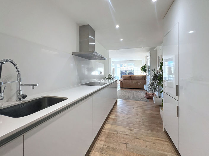 Image No.13-4 Bed Property for sale