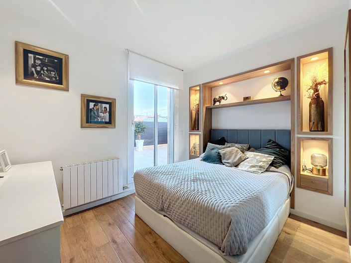 Image No.17-4 Bed Property for sale