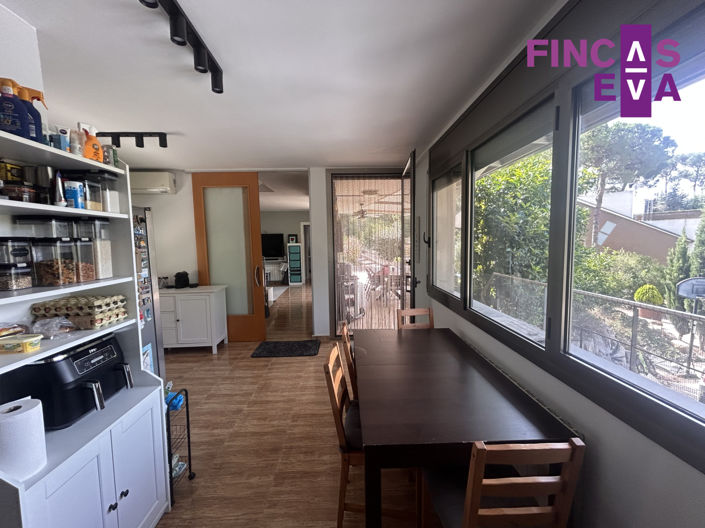 Image No.27-4 Bed Property for sale