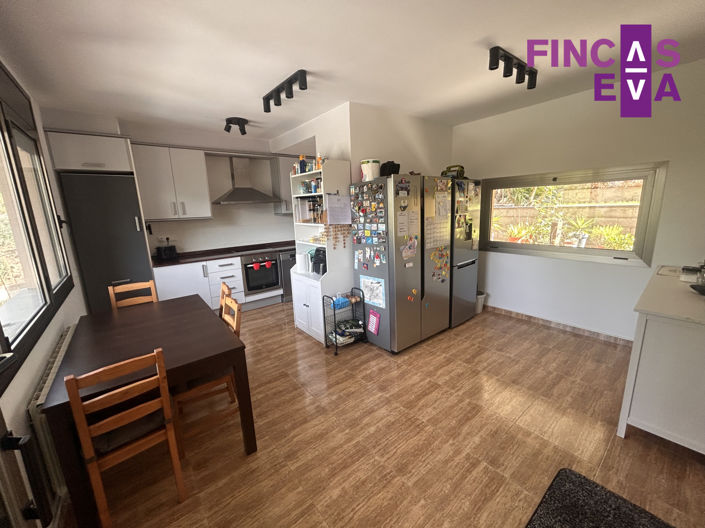 Image No.32-4 Bed Property for sale