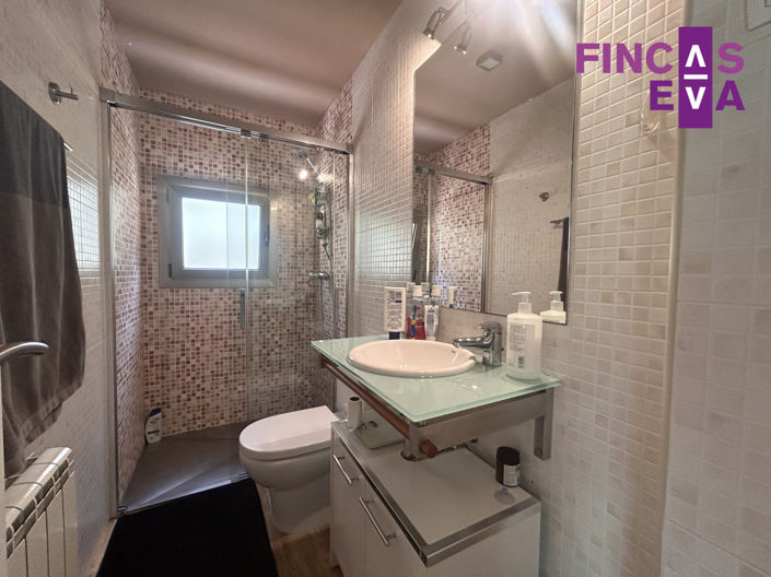 Image No.38-4 Bed Property for sale