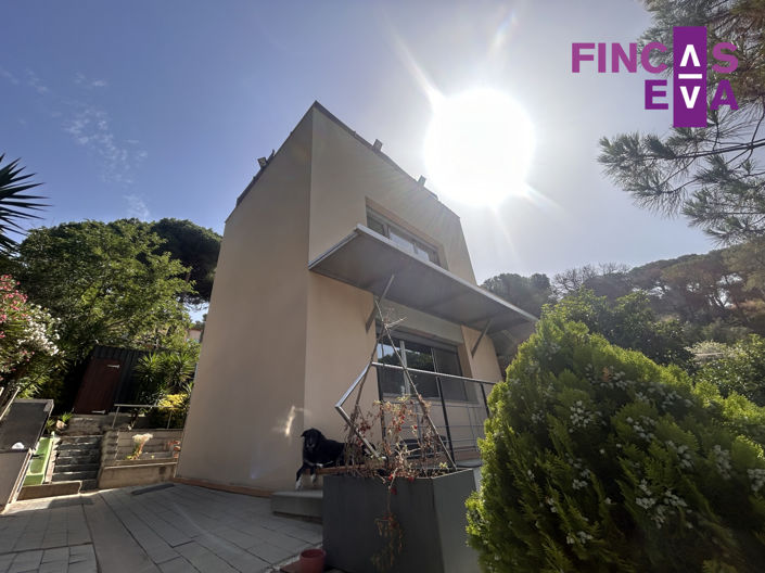 Image No.8-4 Bed Property for sale