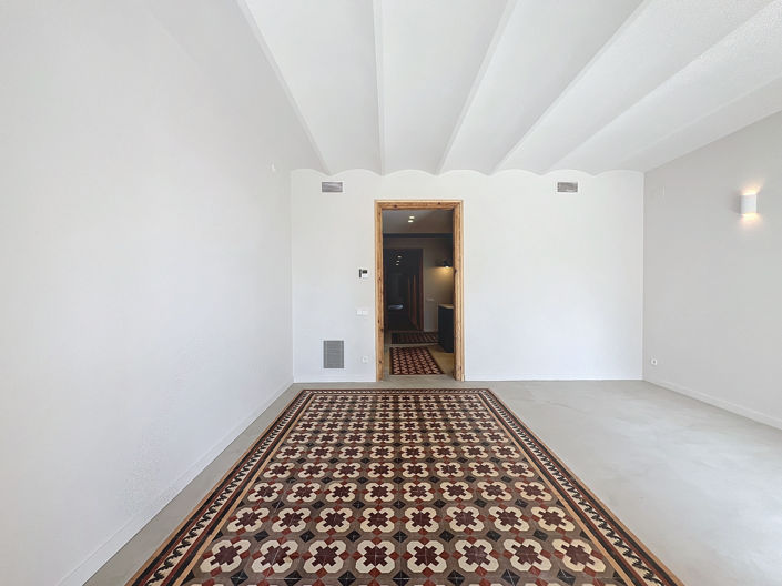 Image No.10-3 Bed Property for sale