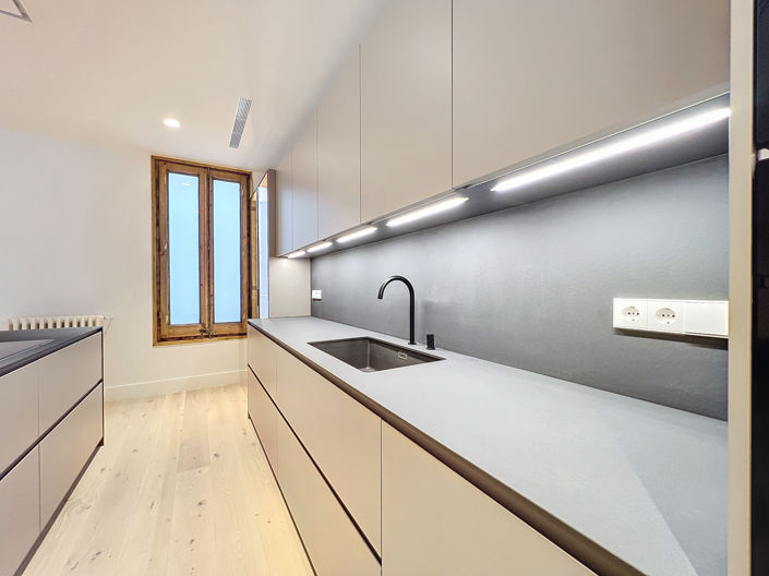 Image No.17-3 Bed Property for sale