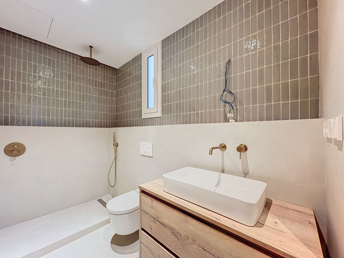 Image No.24-3 Bed Property for sale