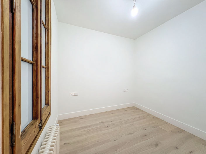 Image No.28-3 Bed Property for sale