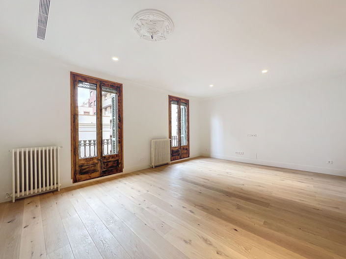 Image No.3-3 Bed Property for sale