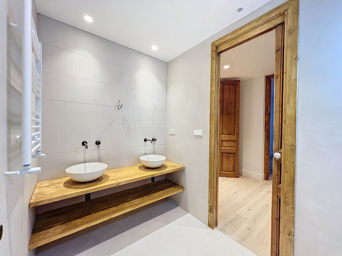 Image No.37-3 Bed Property for sale