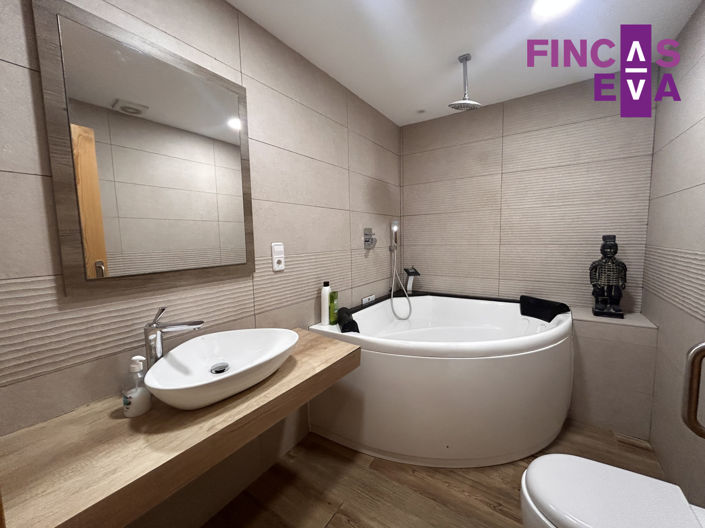 Image No.15-4 Bed Property for sale