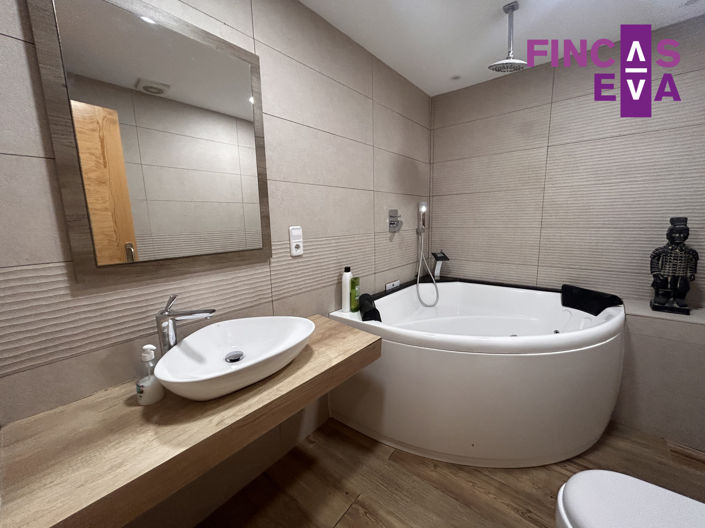 Image No.17-4 Bed Property for sale