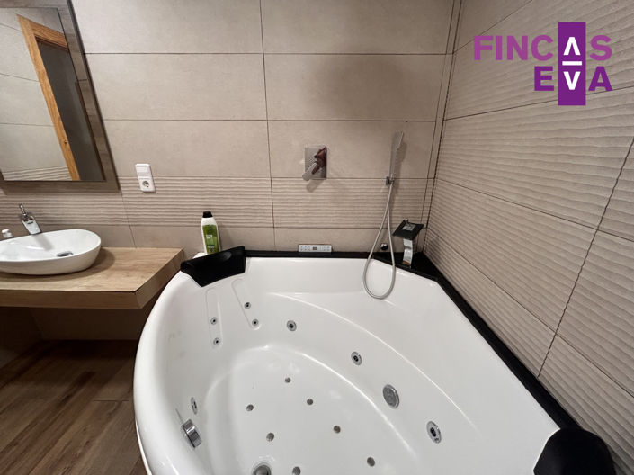 Image No.18-4 Bed Property for sale