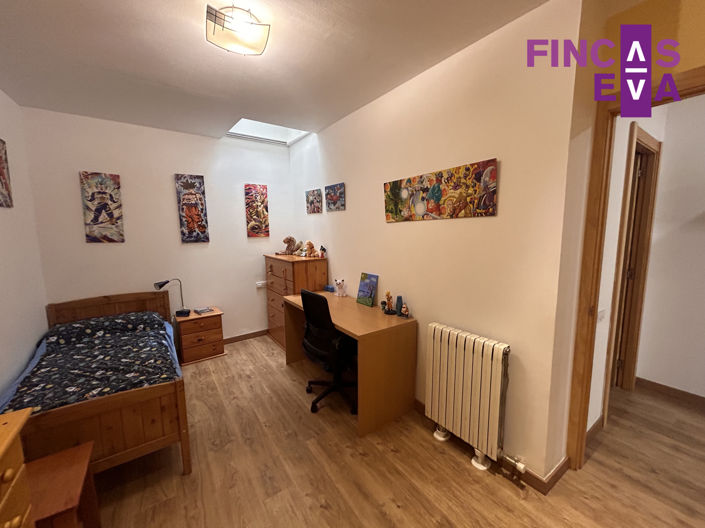 Image No.26-4 Bed Property for sale