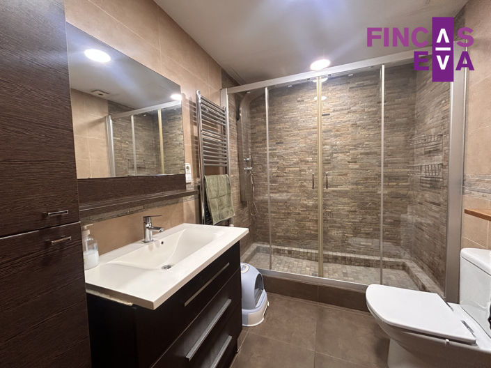 Image No.40-4 Bed Property for sale