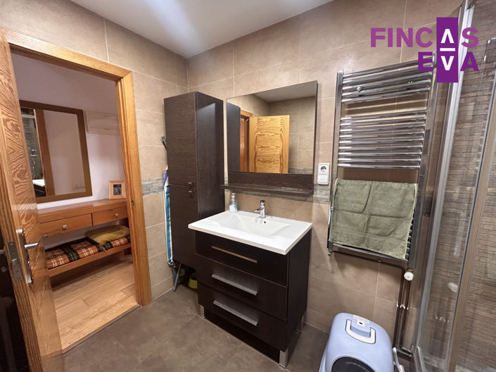 Image No.42-4 Bed Property for sale