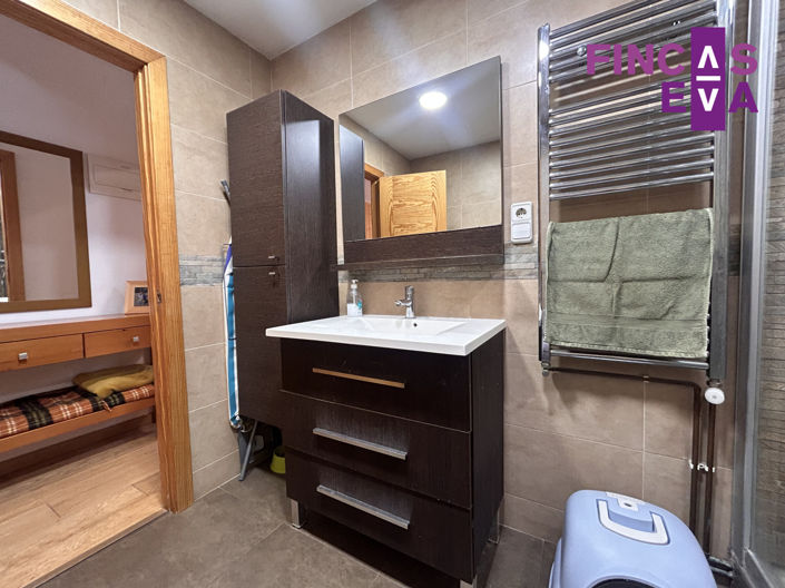 Image No.43-4 Bed Property for sale