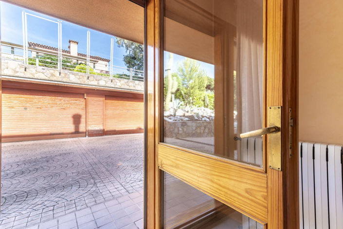 Image No.13-5 Bed Property for sale