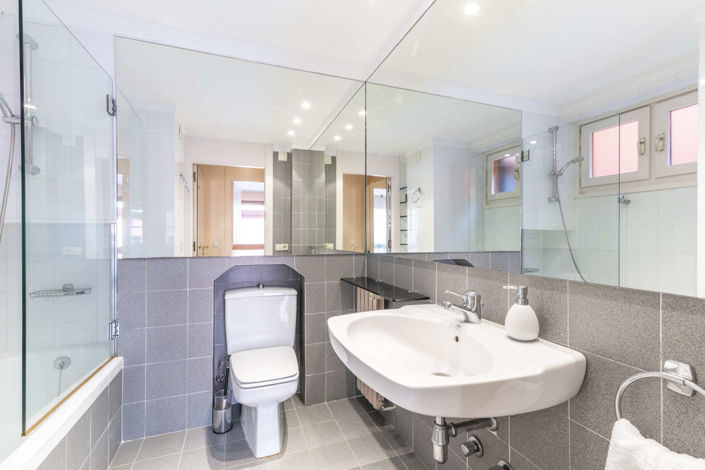 Image No.14-5 Bed Property for sale