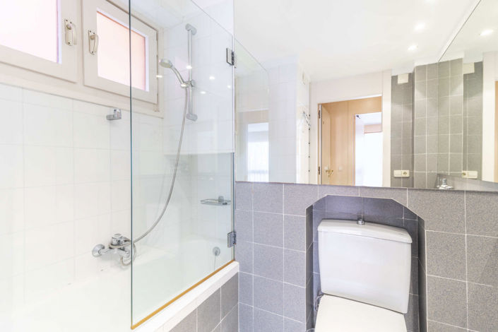 Image No.15-5 Bed Property for sale