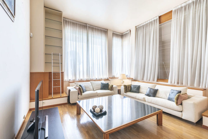 Image No.33-5 Bed Property for sale