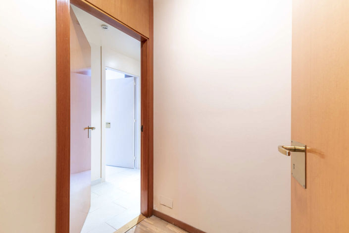 Image No.9-5 Bed Property for sale