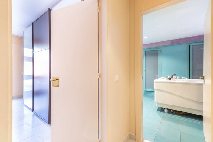 Image No.10-5 Bed Property for sale