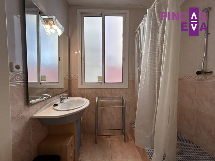 Image No.20-2 Bed Property for sale