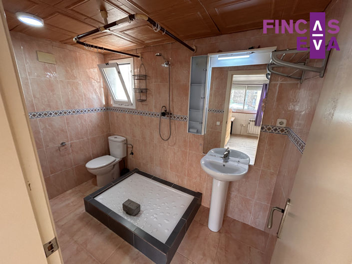 Image No.32-2 Bed Property for sale