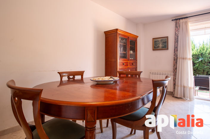 Image No.32-4 Bed Property for sale