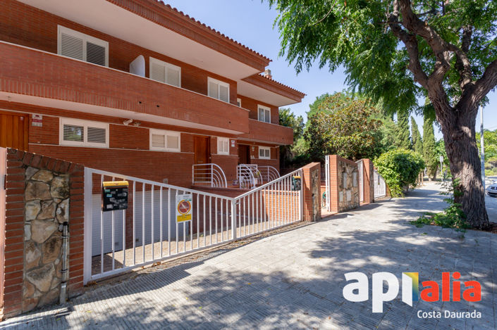 Image No.48-4 Bed Property for sale