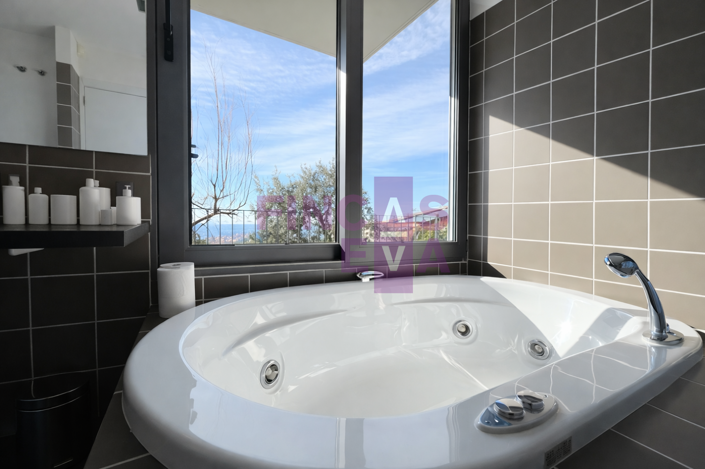 Image No.11-4 Bed Property for sale