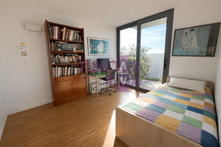 Image No.16-4 Bed Property for sale