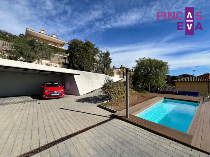 Image No.24-4 Bed Property for sale