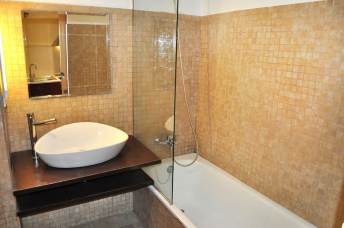 Image No.12-1 Bed Property for sale