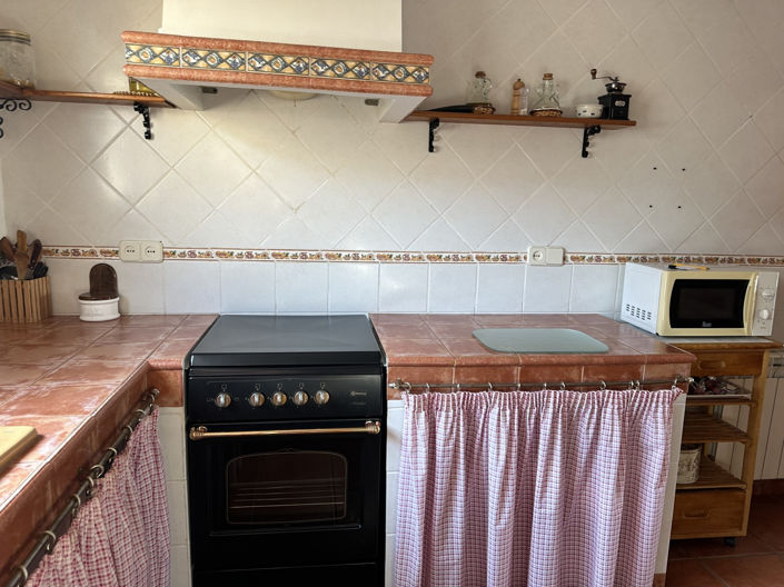 Image No.12-3 Bed Property for sale